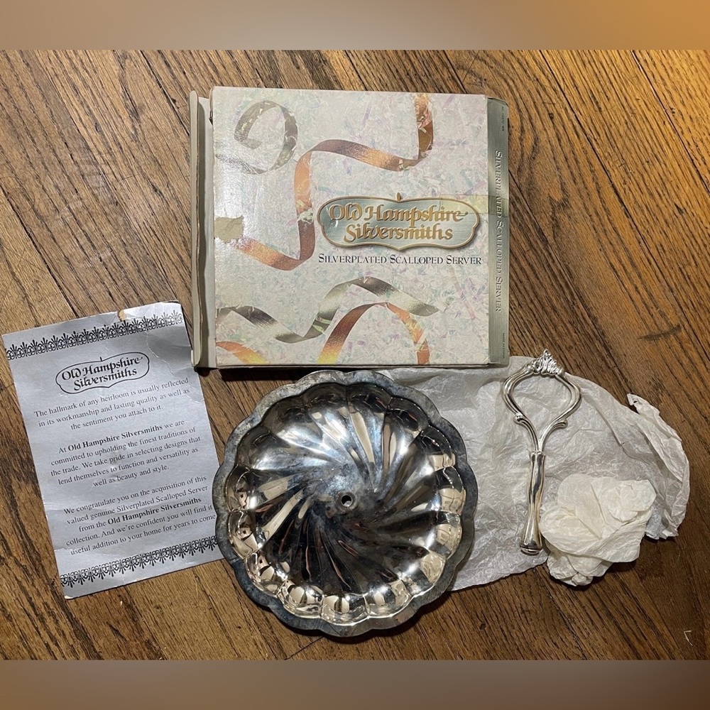 Vintage Old Hampshire Silversmith Silverplated Scalloped Server W/Box